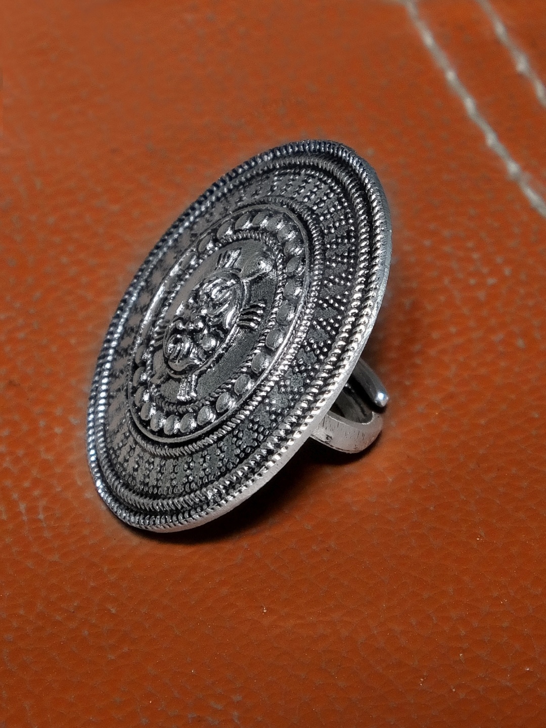 

Crunchy Fashion Oxidised Silver-Plated Adjustable Finger Ring