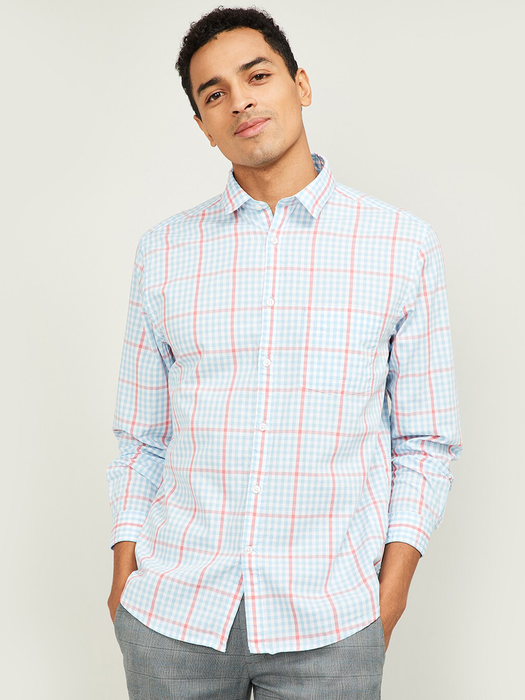 

CODE by Lifestyle Men Blue & White Regular Fit Checked Pure Cotton Casual Shirt