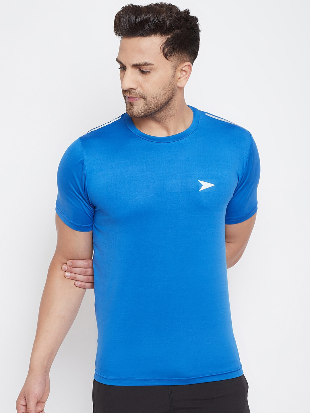 

Sportigoo Men Blue Slim Fit Solid Round Neck T-shirt