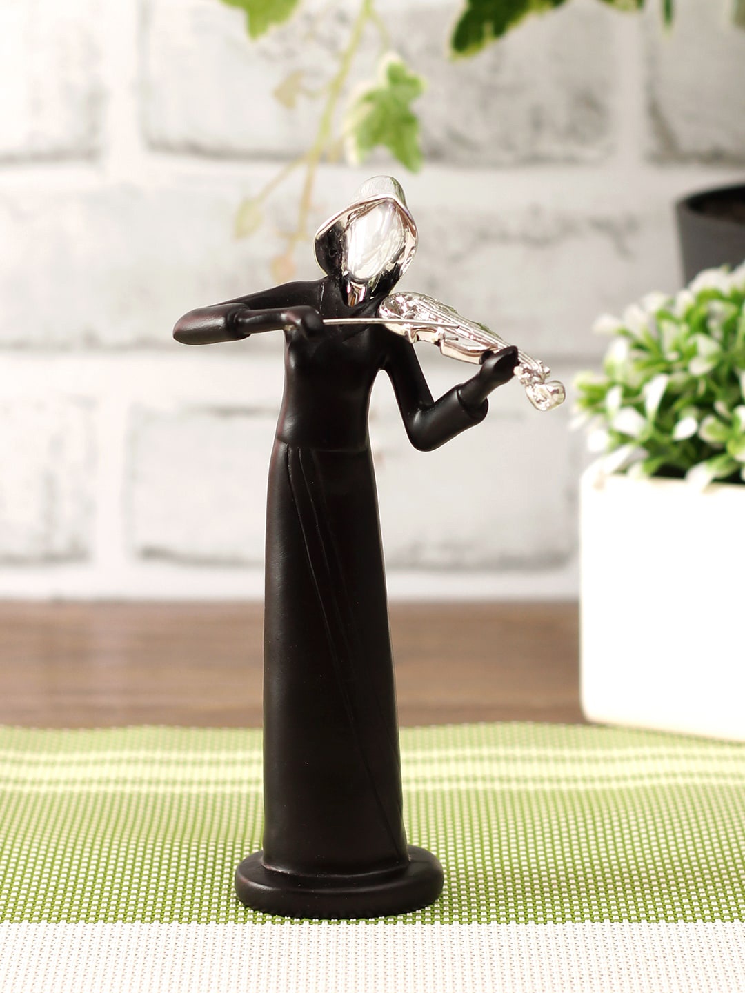 

TAYHAA Black & Silver-Toned Smooth Finish Musician Showpiece