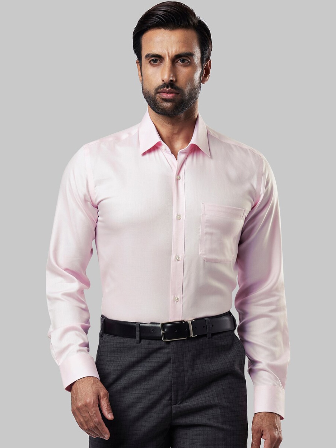 

Raymond Men Pink Regular Fit Solid Formal Cotton Shirt