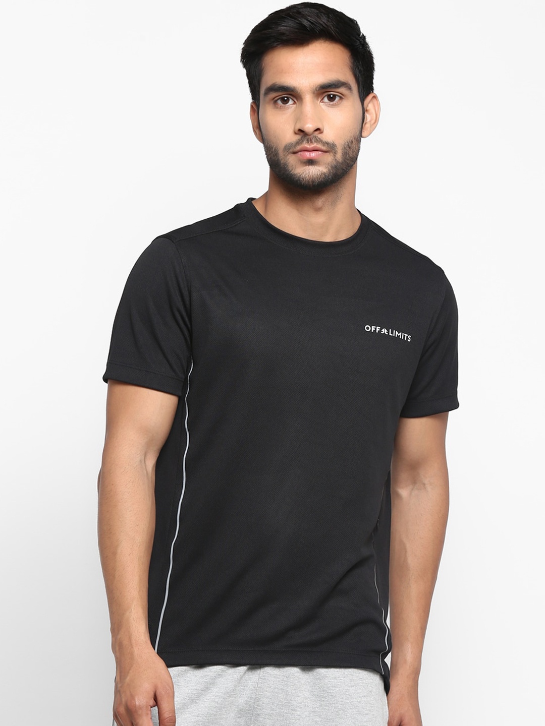 

OFF LIMITS Men Black Solid Round Neck T-shirt