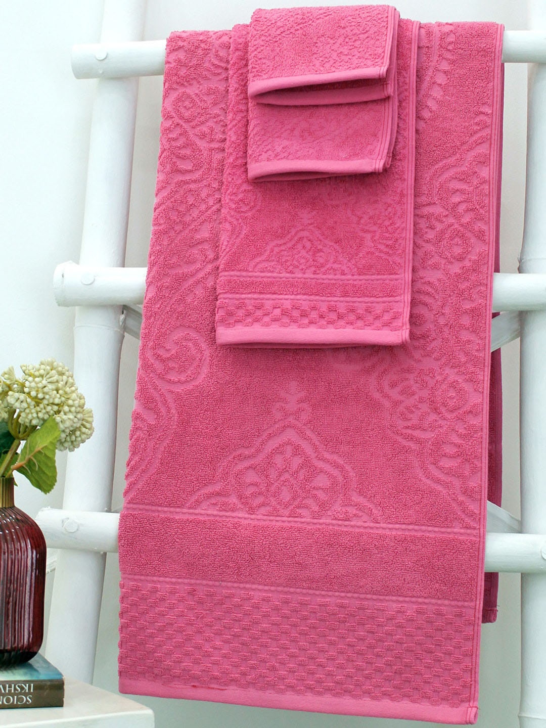 

AVI Living Pink Set Of 4 Solid 550 GSM Towels