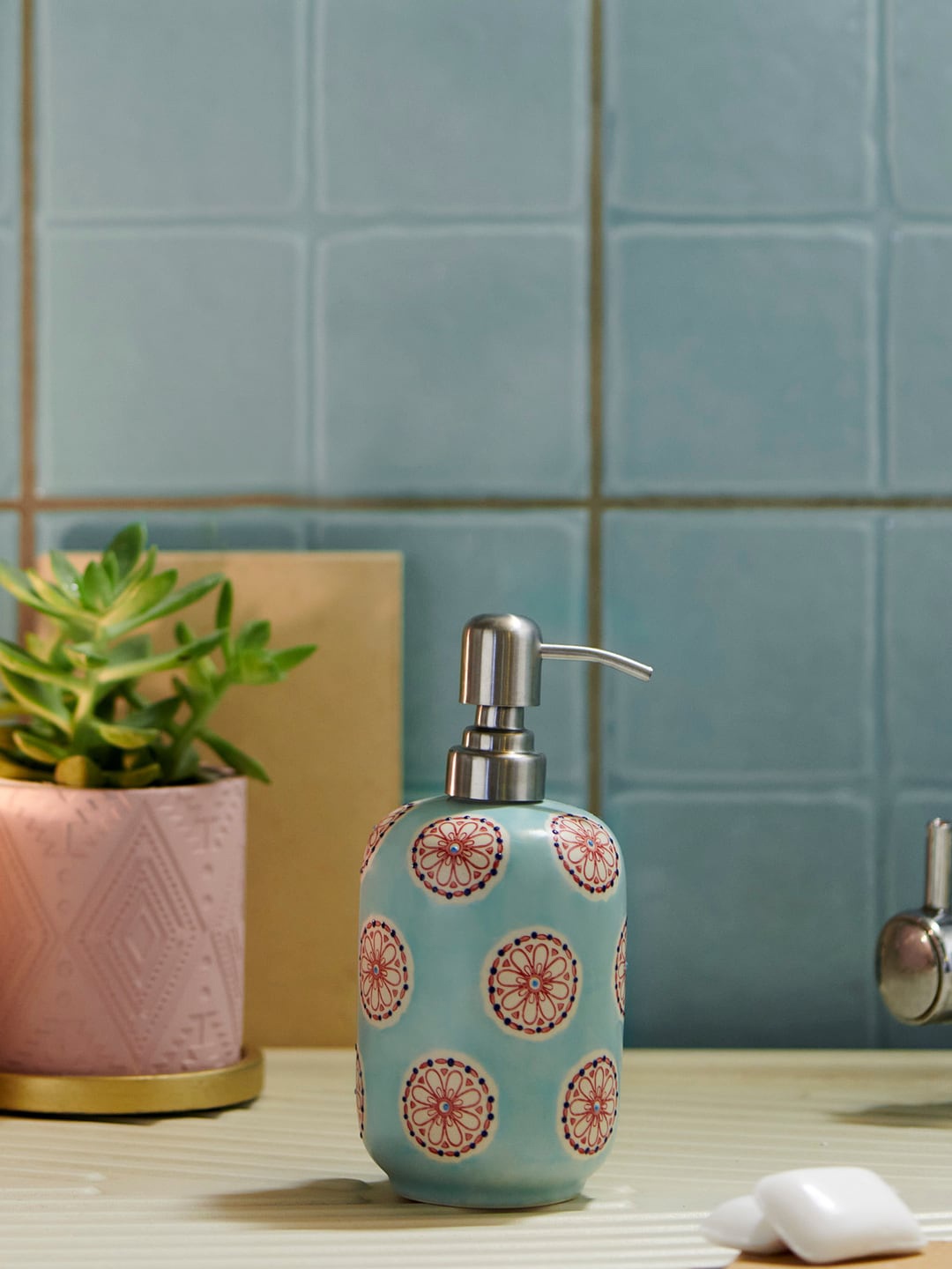 

Chumbak Sea Green & Red Printed Ceramic Soap Dispenser