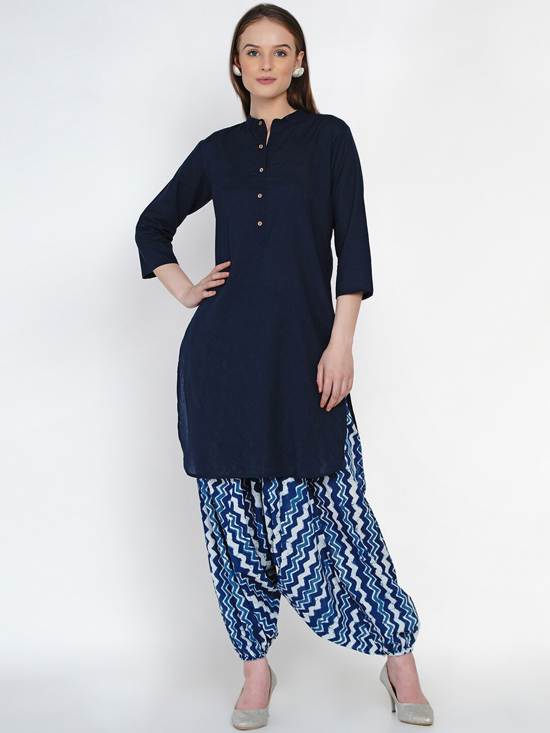 

FABNEST Women Navy Blue Solid Kurti with Patiala