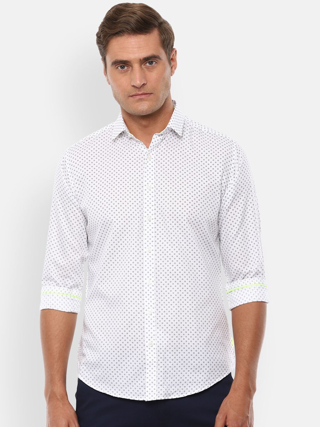 

V Dot Men White Slim Fit Printed Pure Cotton Casual Shirt