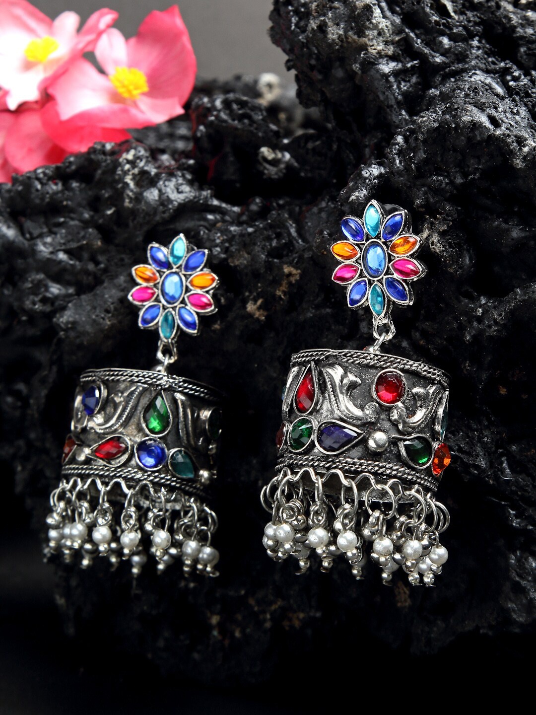 

NEUDIS Silver-Toned & Pink Oxidised Antique Dome Shaped Jhumkas