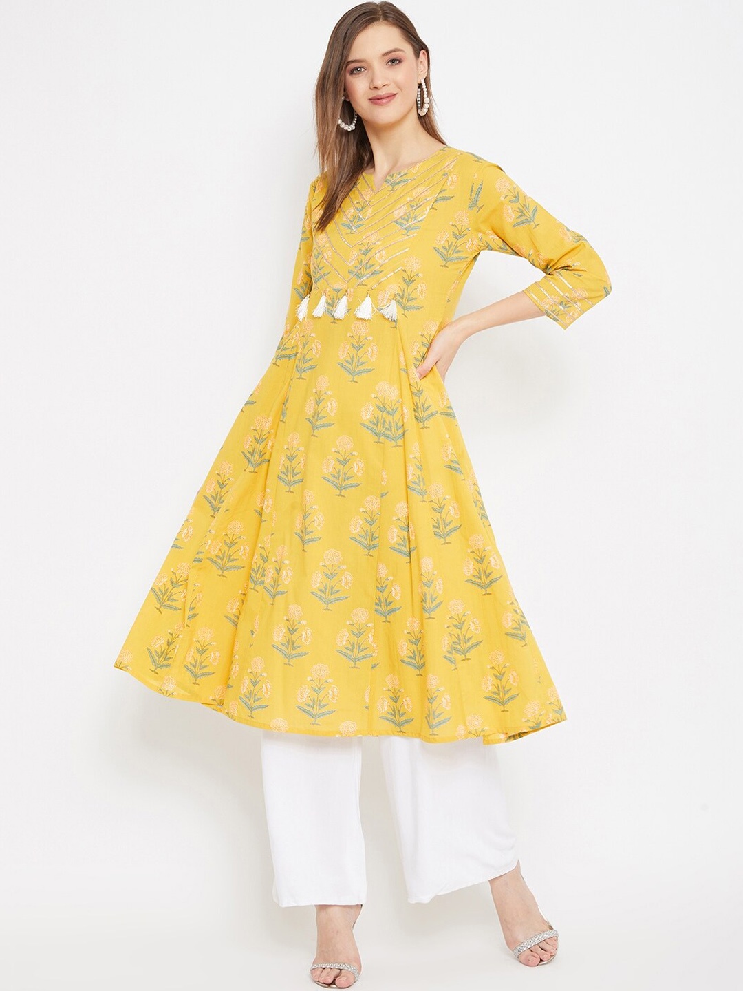 

One of a Kind Women Yellow & Green Floral Printed Floral Cotton Kurta