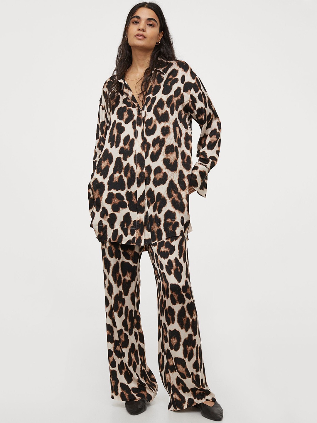 

H&M Women Beige & Black Patterned Trousers