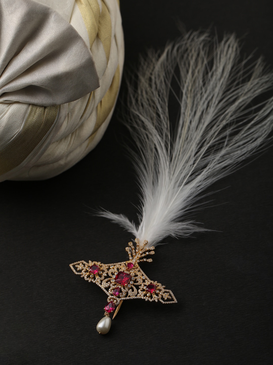 

COSA NOSTRAA Men Gold-Toned & Pink Stone-Studded Maharaja Kalangi