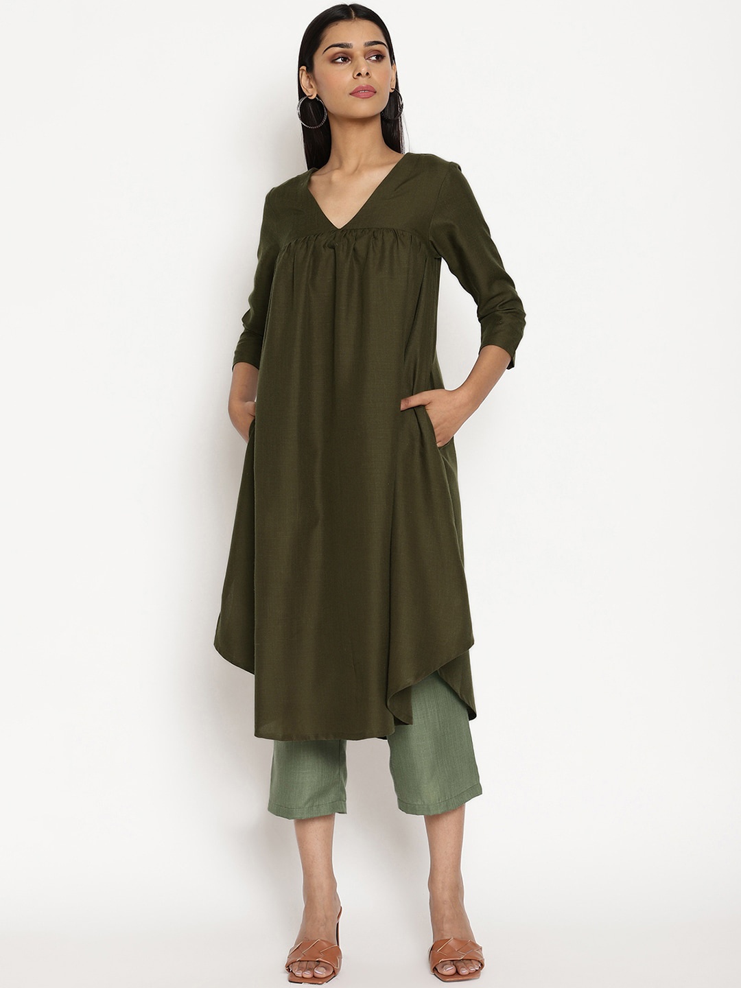 

trueBrowns Women Green Solid Kurta with Trousers