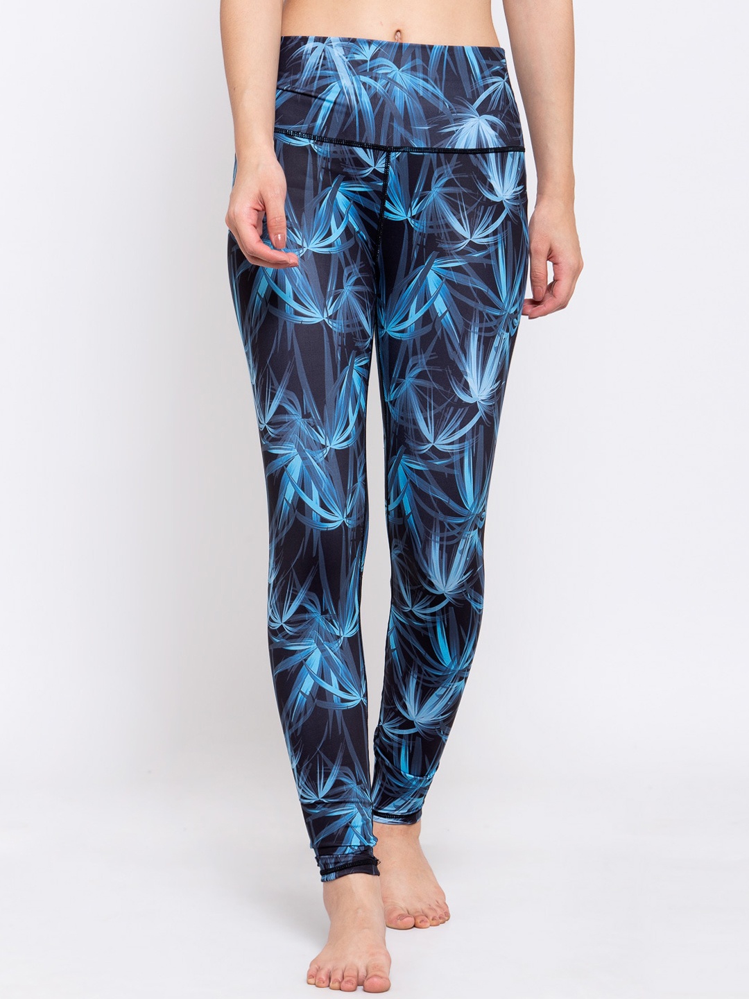 

iki chic Women Blue Printed Yoga Tights