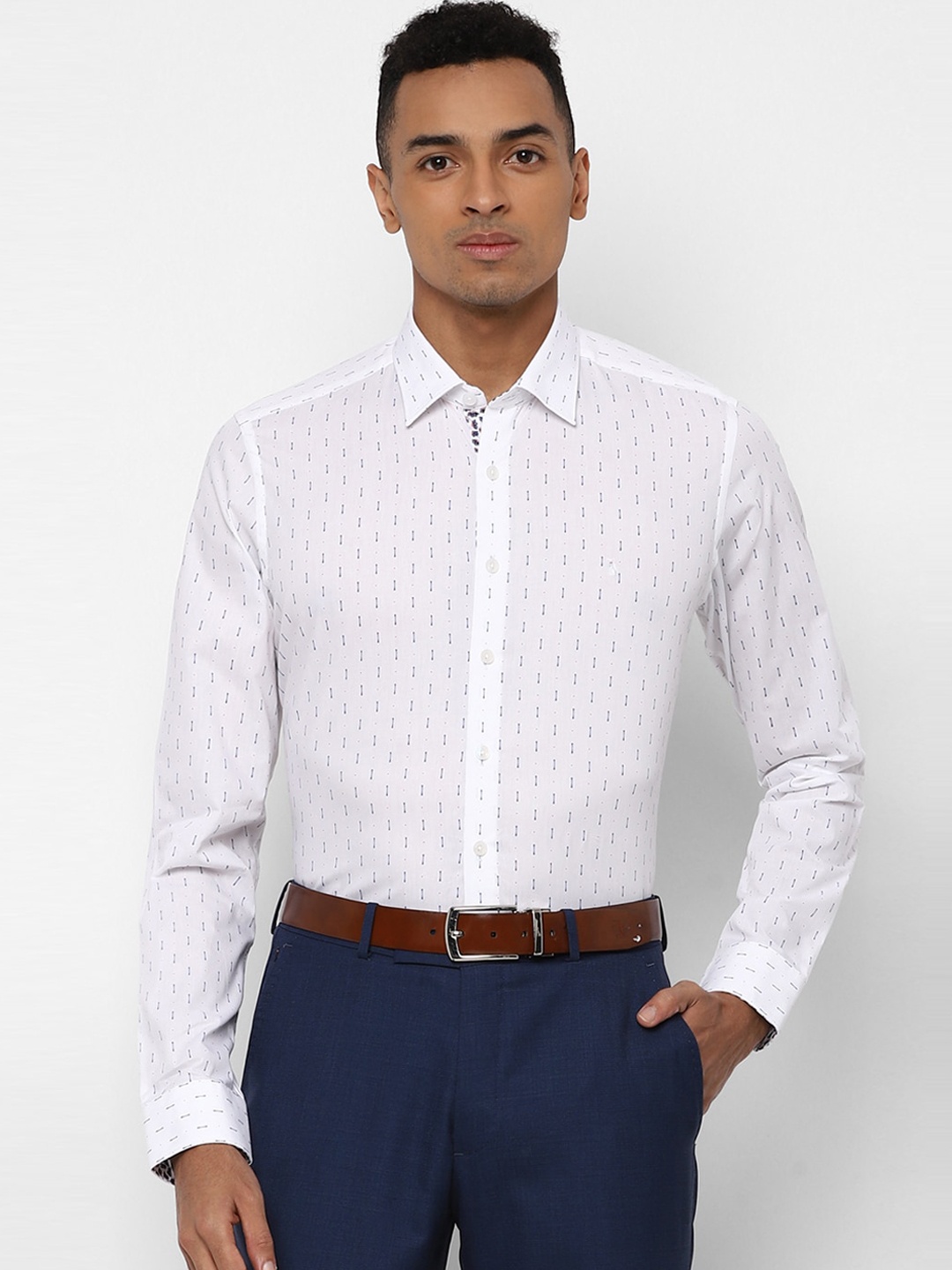 

SIMON CARTER LONDON Men White & Navy Blue Slim Fit Printed Formal Shirt