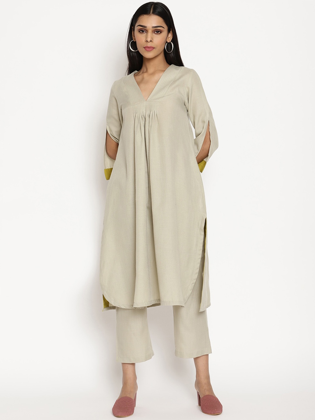 

trueBrowns Women Grey Solid Kurta with Palazzos