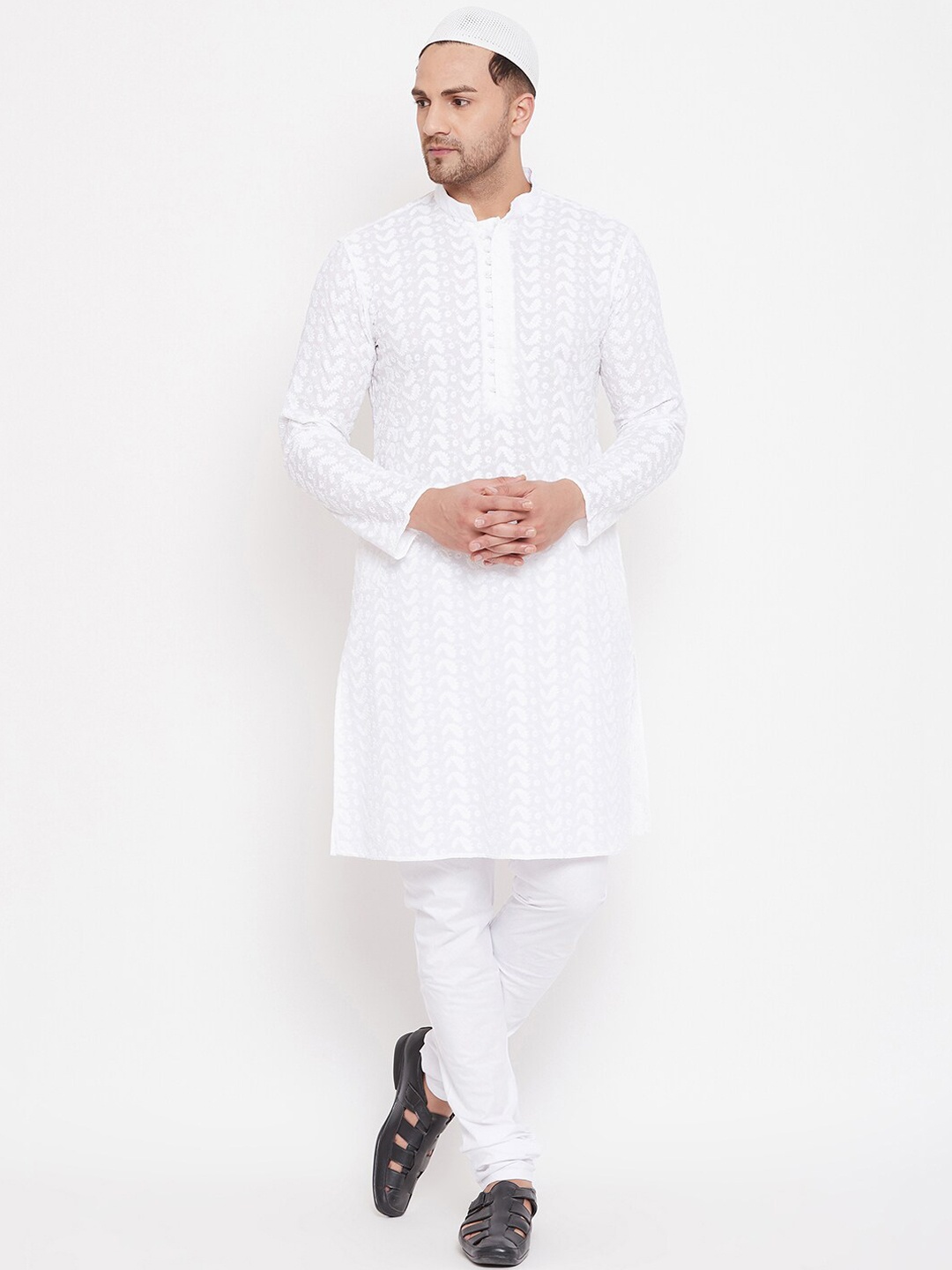 

VASTRAMAY Men White Embroidered Kurta with Pyjamas