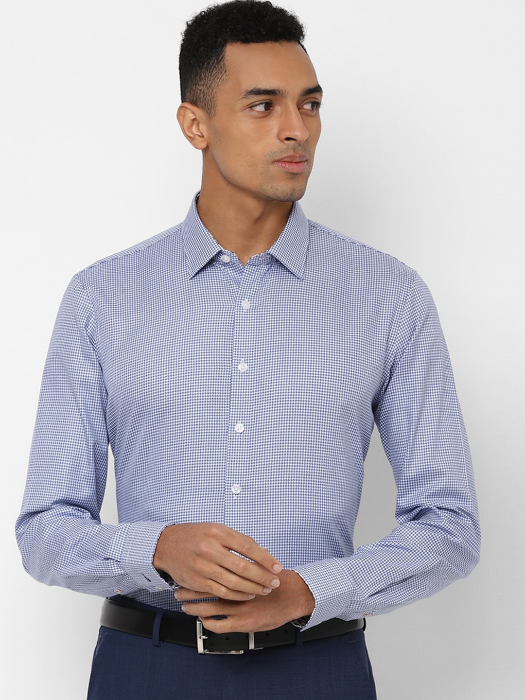 

SIMON CARTER LONDON Men Blue & White Regular Fit Checked Formal Shirt