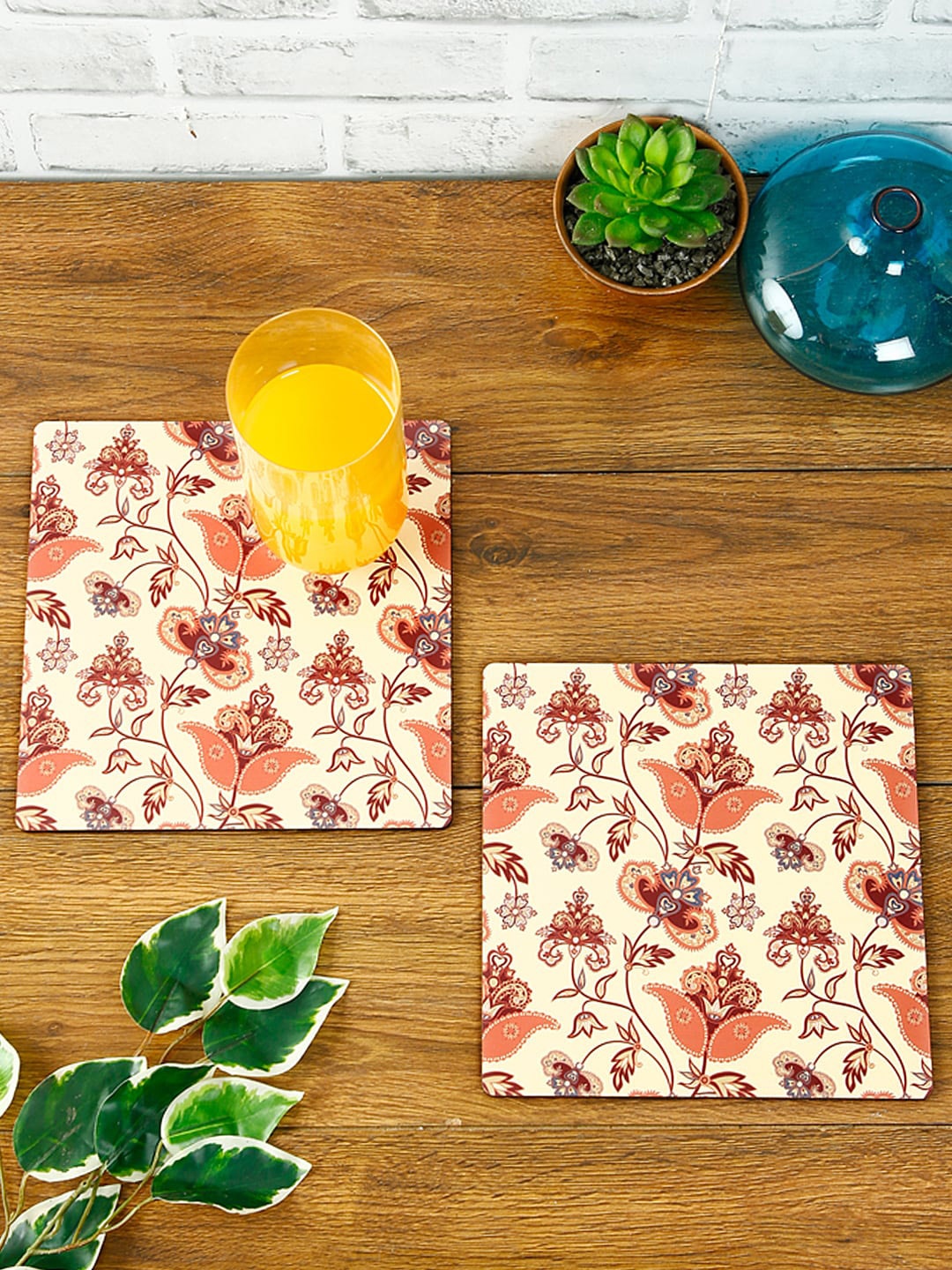 

Reinvention Factory Off-White & Beige Digital Flourish Tiled Printed Trivets