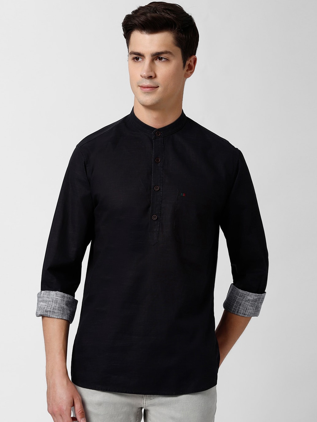 

Peter England Casuals Men Black Slim Fit Solid Pure Cotton Casual Shirt