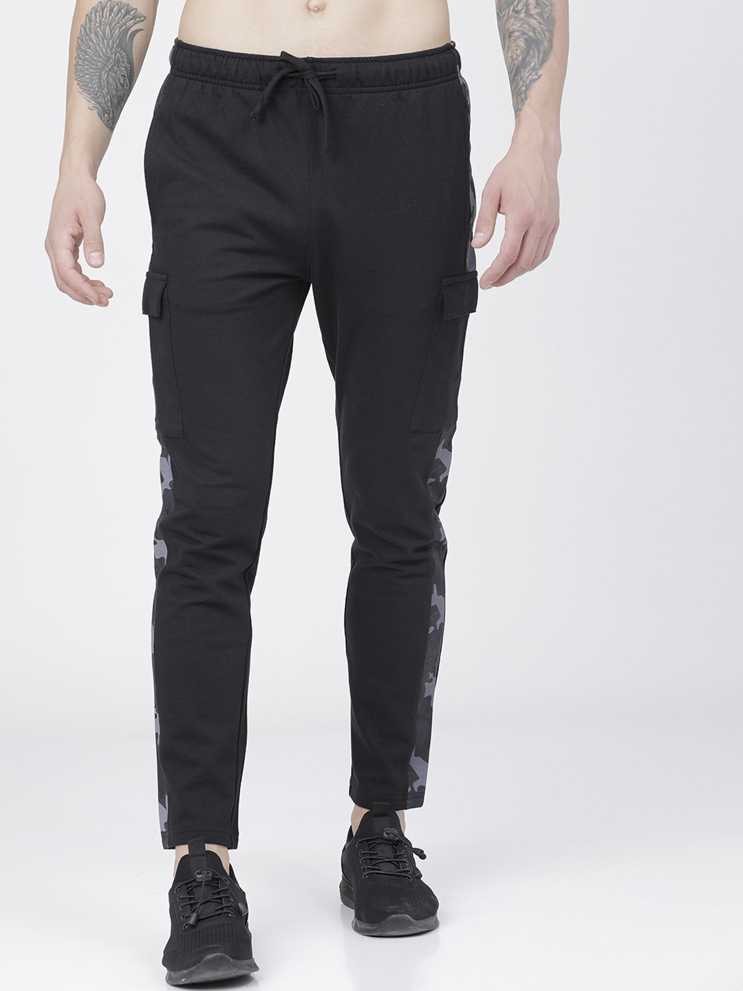 

HIGHLANDER Men Black Solid Casual Slim Fit Track Pant