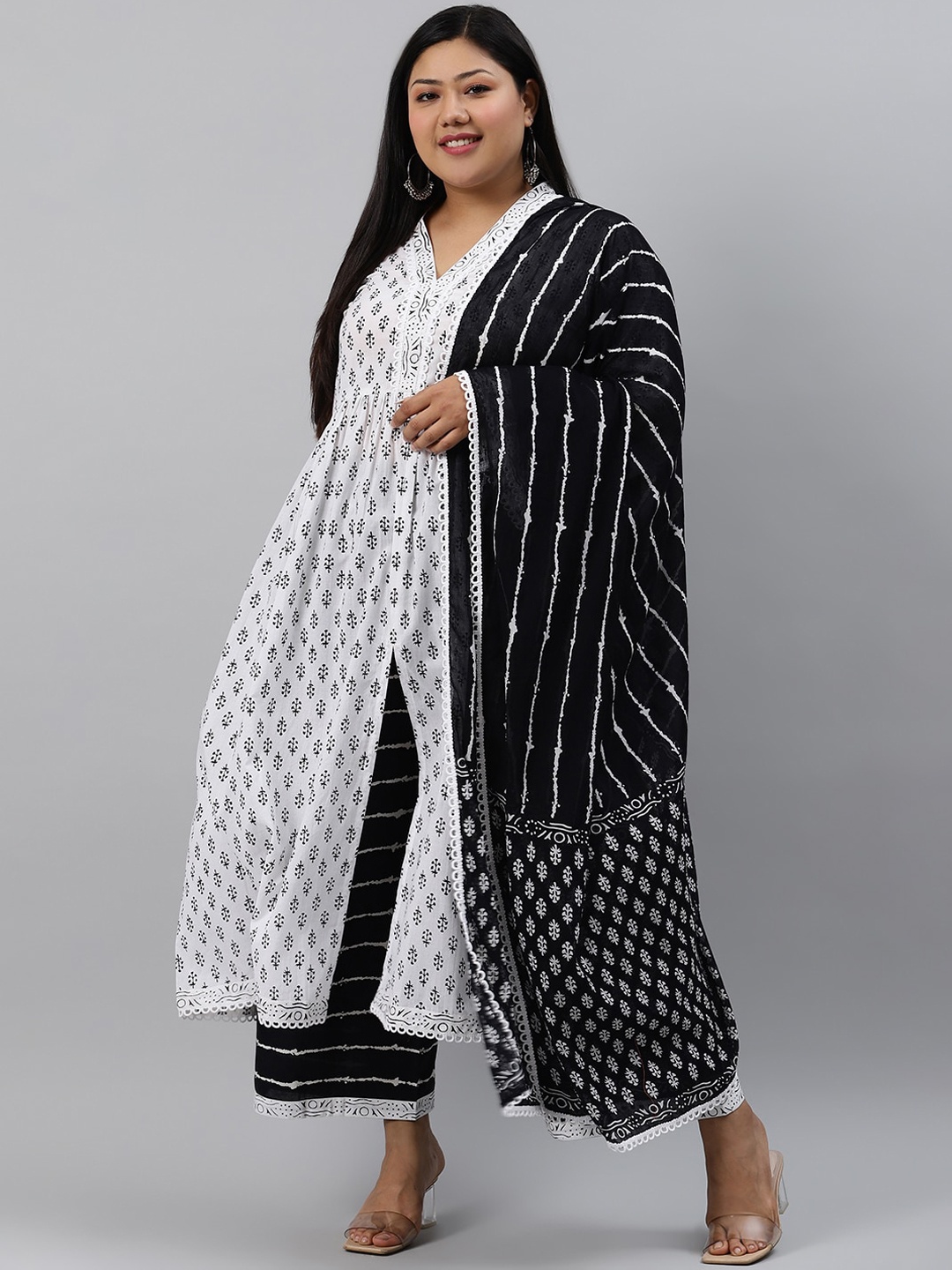 

EXTRA LOVE BY LIBAS Women Plus Size White Printed Kurta with Palazzos & Dupatta