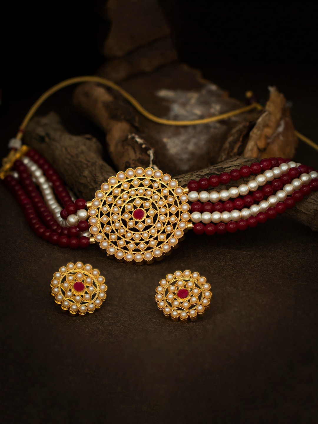 

Sukkhi Gold-Plated Maroon & White Pearl-Studded Beaded Jewellery Set