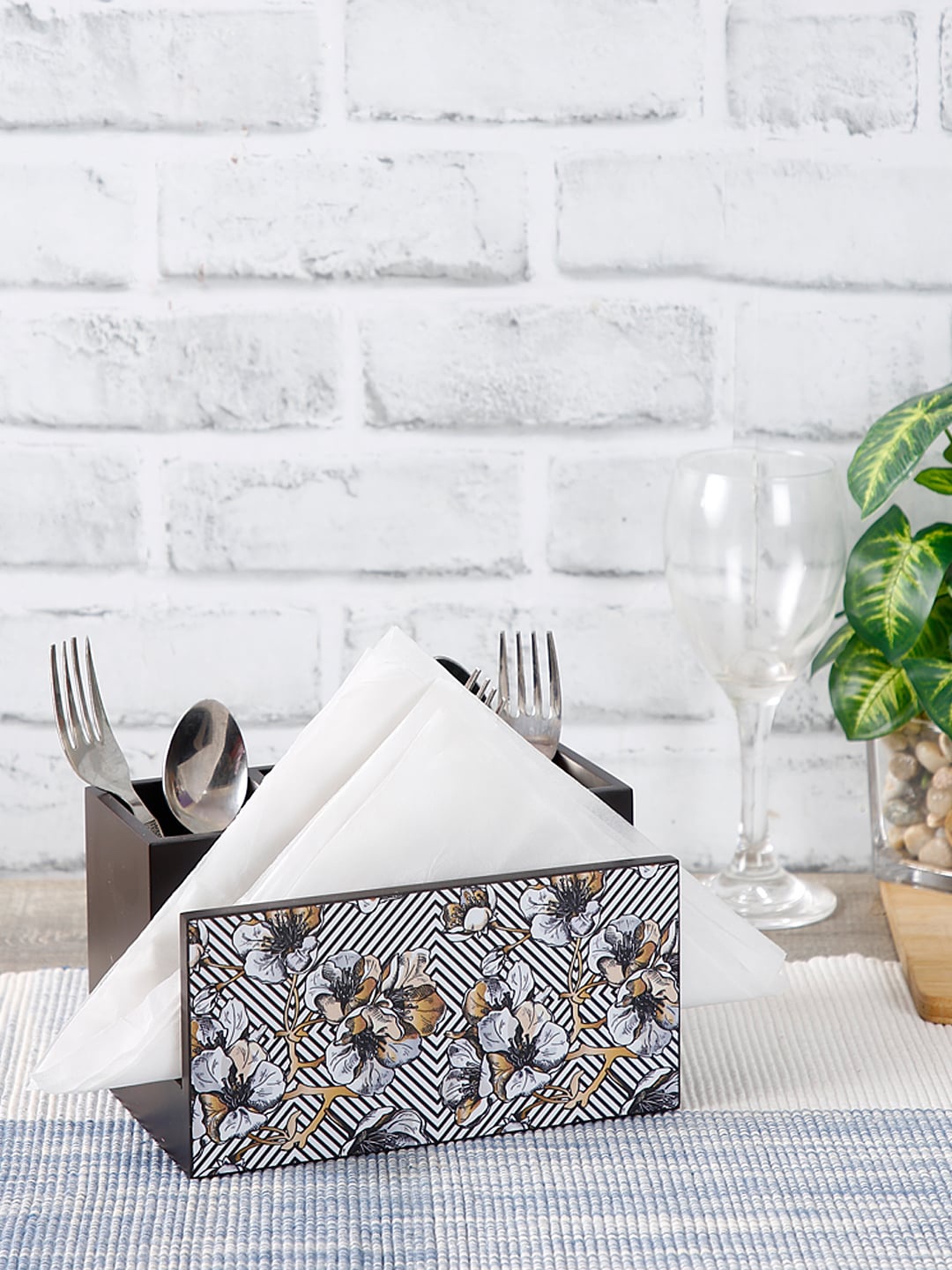 

Reinvention Factory Black & White Flower Tissue Holder