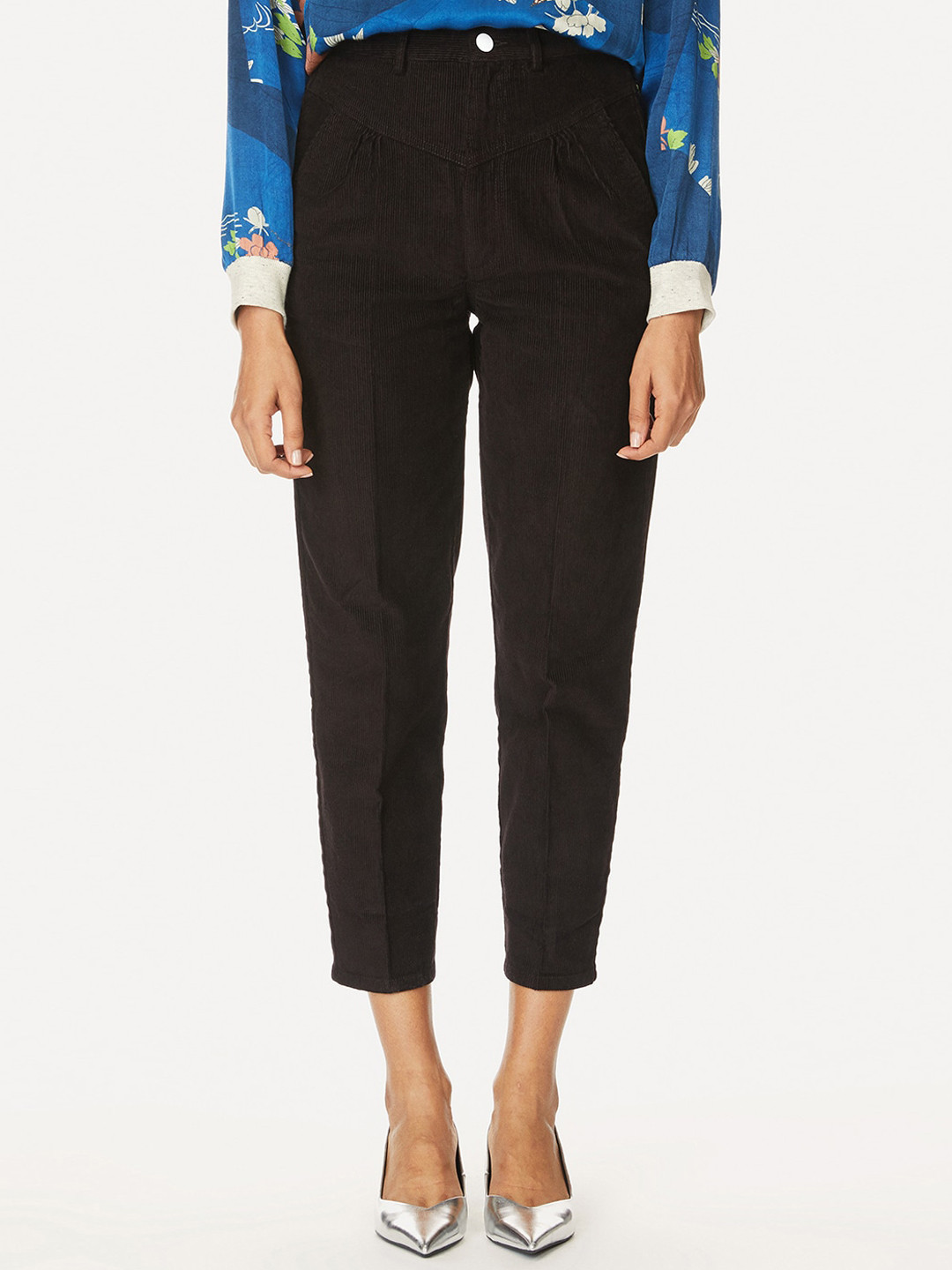 

Bhaane Women Brown Pure Cotton Tapered Fit Solid Regular Trousers