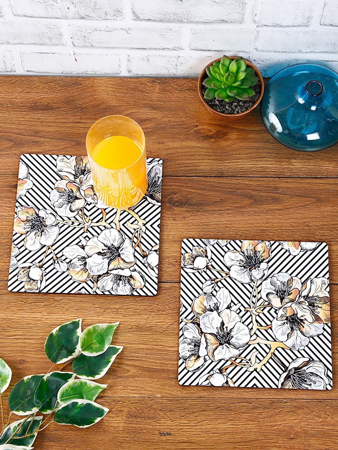 

Reinvention Factory Unisex White Black And Beige Geometric Flower MDF Trivets/Hot Plates