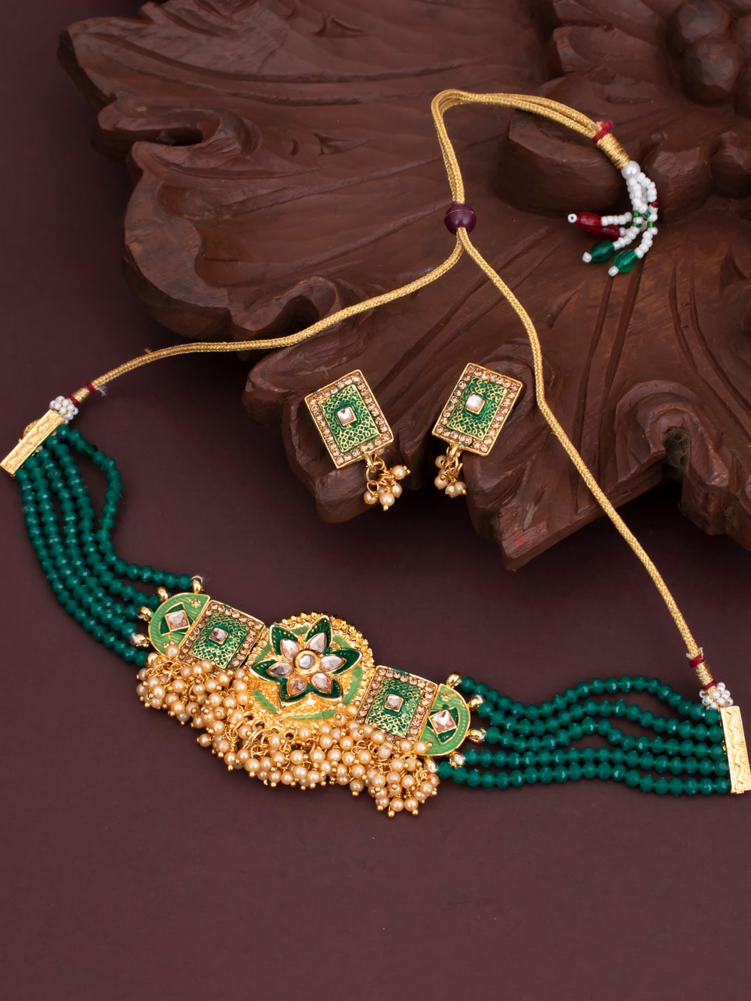 

Sukkhi Gold-Plated Green & White Kundan-Studded Beaded Meenakari Sustainable Jewellery Set