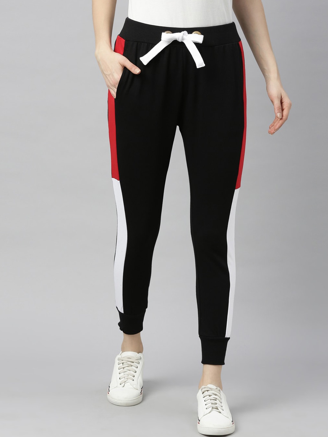 

Bushirt Women Black & Red Pure Cotton Solid Slim-Fit Joggers