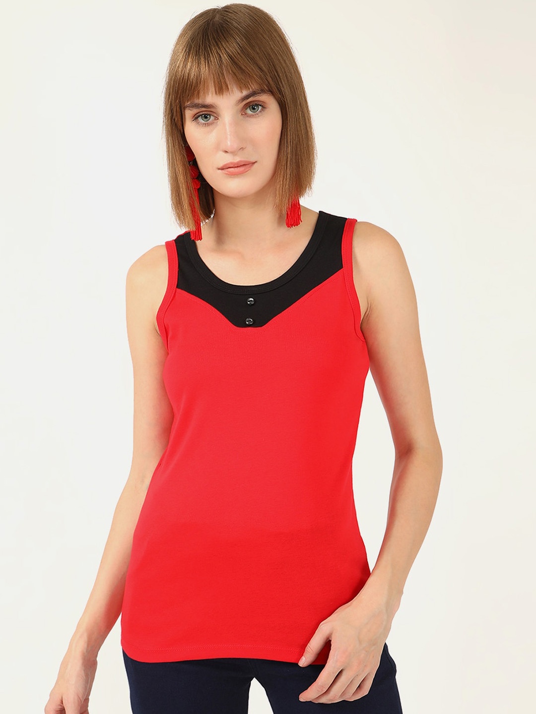 

V2 Value & Variety Red & Black Colourblocked Regular Top