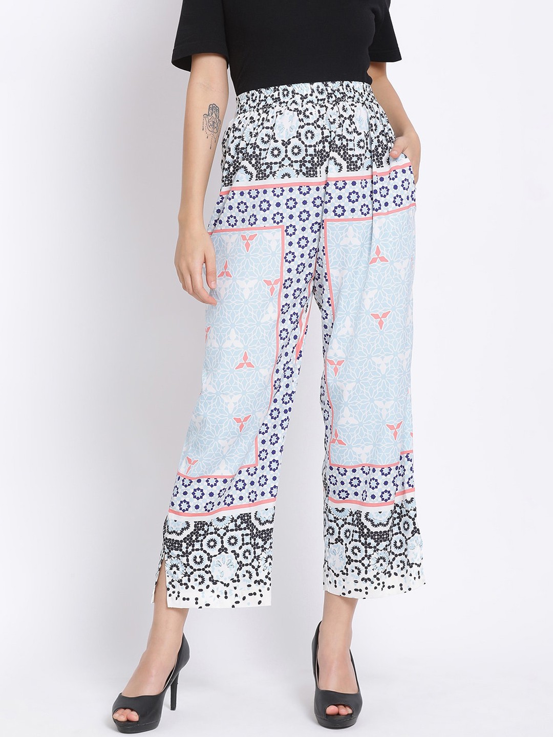 

Oxolloxo Women Multicoloured Regular Fit Printed Parallel Trousers, Multi