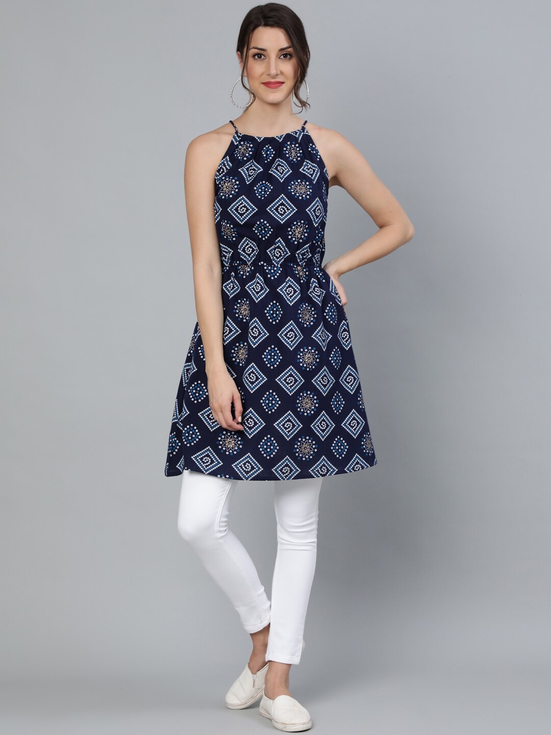 

Nayo Women Navy Blue & White Geometric Print Keyhole Neck Thread Work Kurta