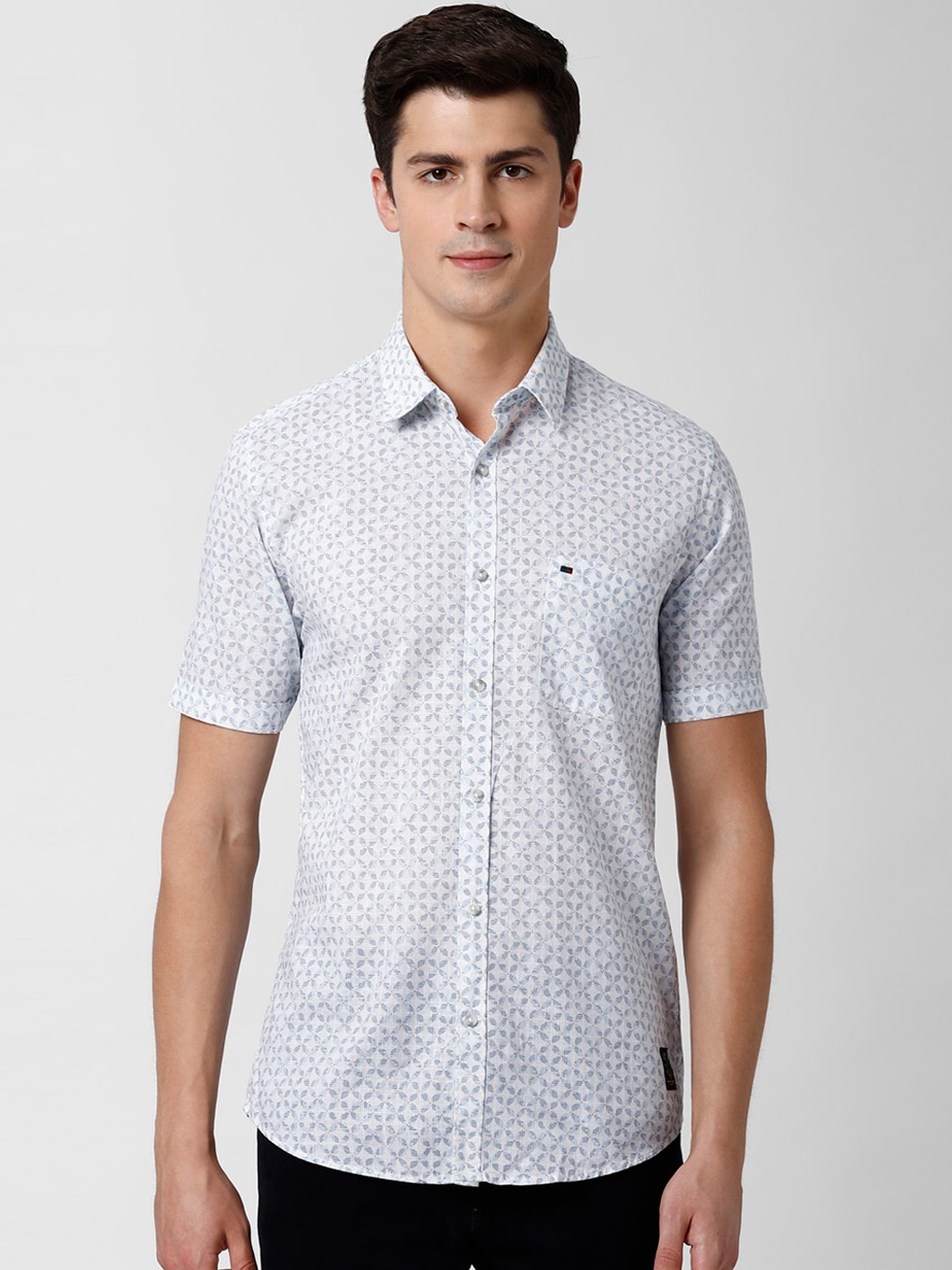 

Peter England Casuals Men White & Blue Slim Fit Printed Pure Cotton Casual Shirt