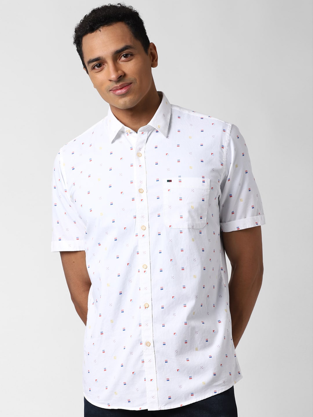 

Peter England Casuals Men White Slim Fit Printed Pure Cotton Casual Shirt
