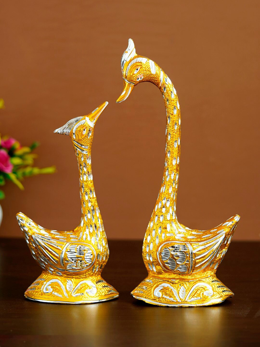 

eCraftIndia Golden Kissing Swan Couple Handcrafted Decorative Figurine Showpieces, Gold