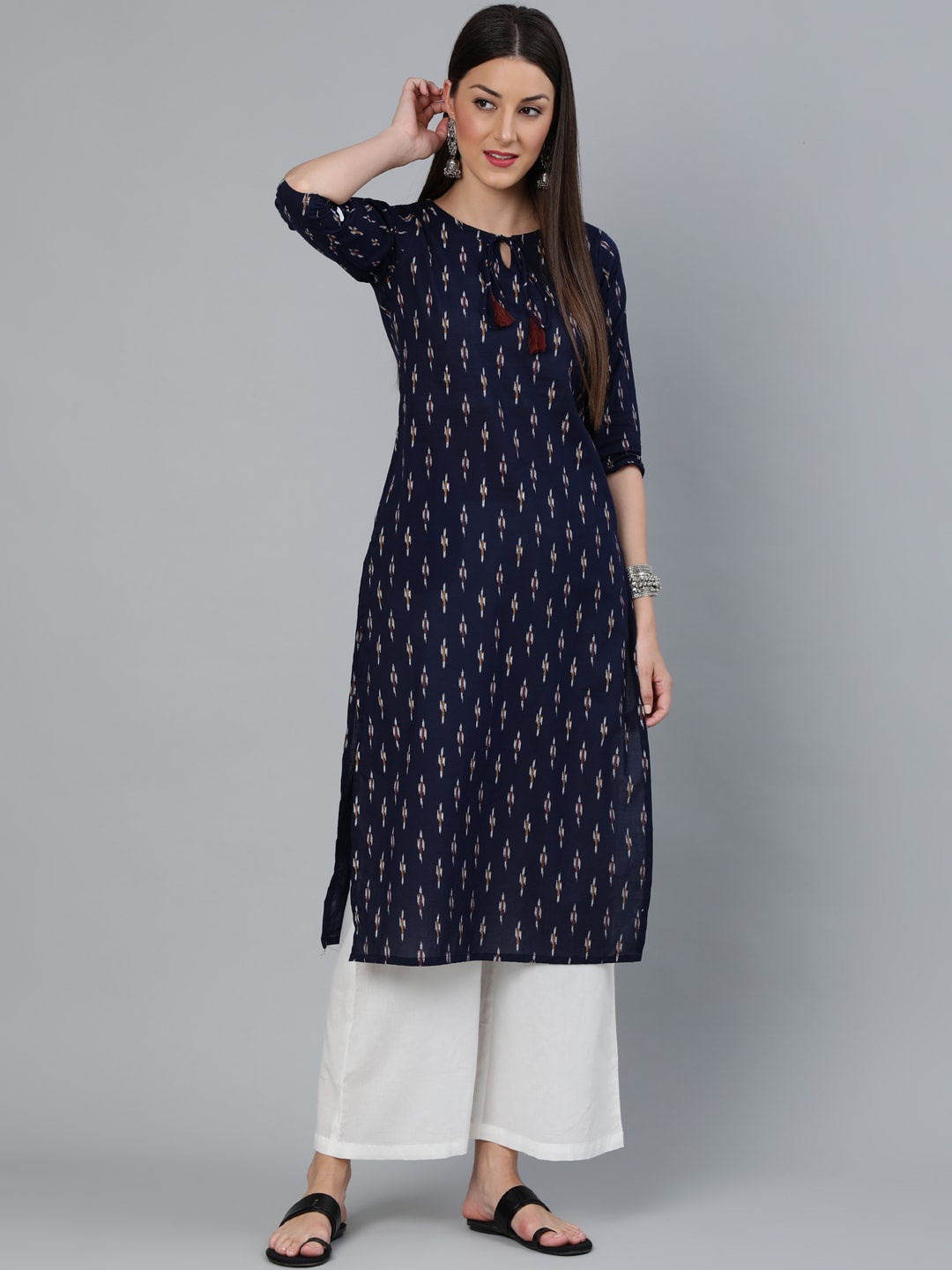 

Nayo Women Navy Blue & White Abstract Print Straight Kurta