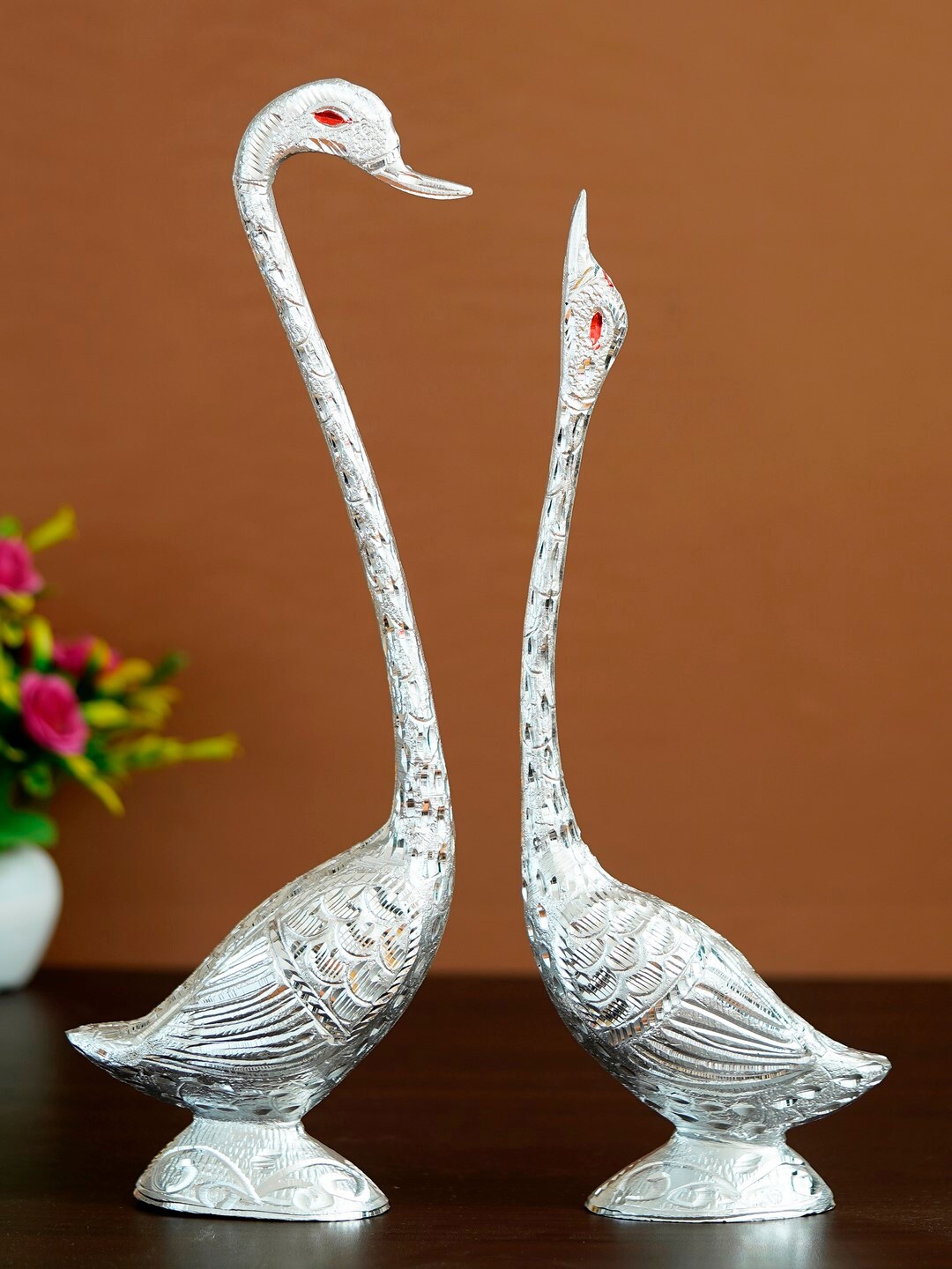 eCraftIndia Set of 2 Silver-Toned & Red Kissing Swan Couple Handcrafted Showpieces