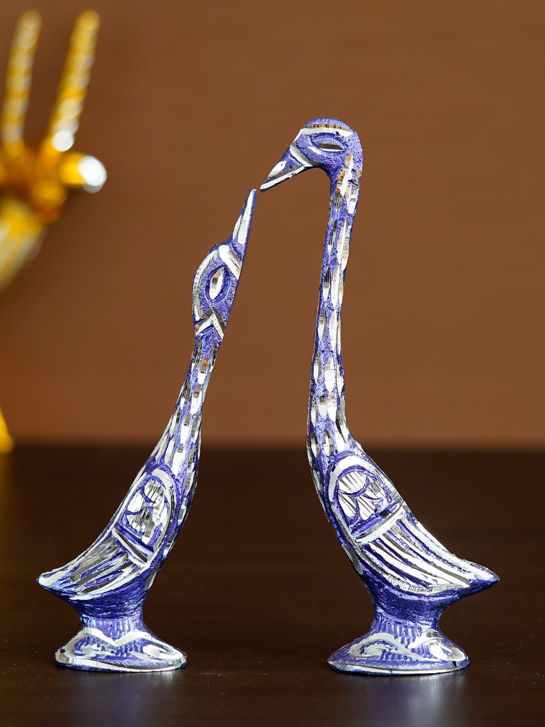 

eCraftIndia Set of 2 Blue & Silver-Toned Engraved Handcrafted Kissing Swan Showpieces