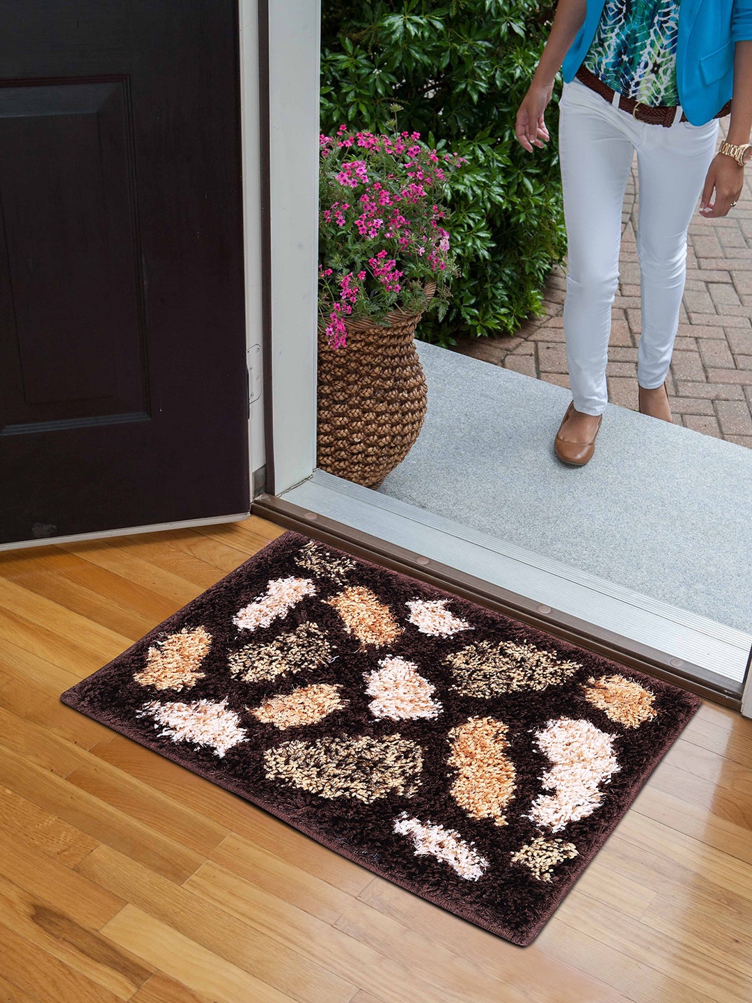 

Romee Coffee Brown & Beige Printed Anti-Skid Shaggy Doormat