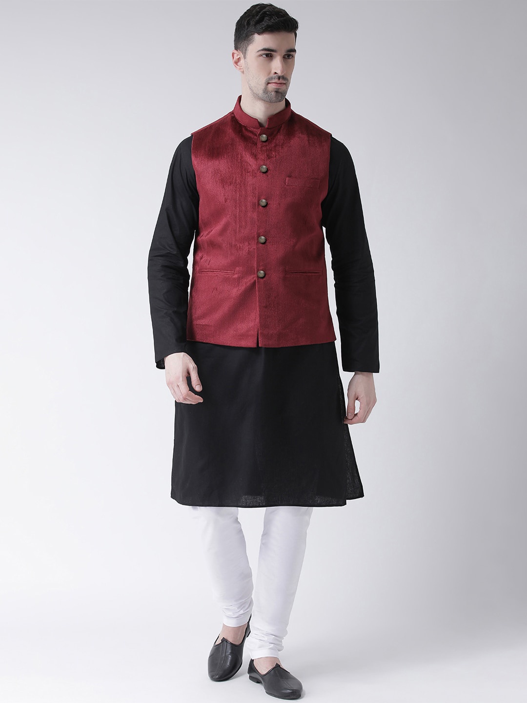 

TABARD Men Black Solid Kurta with Churidar & Nehru Jacket