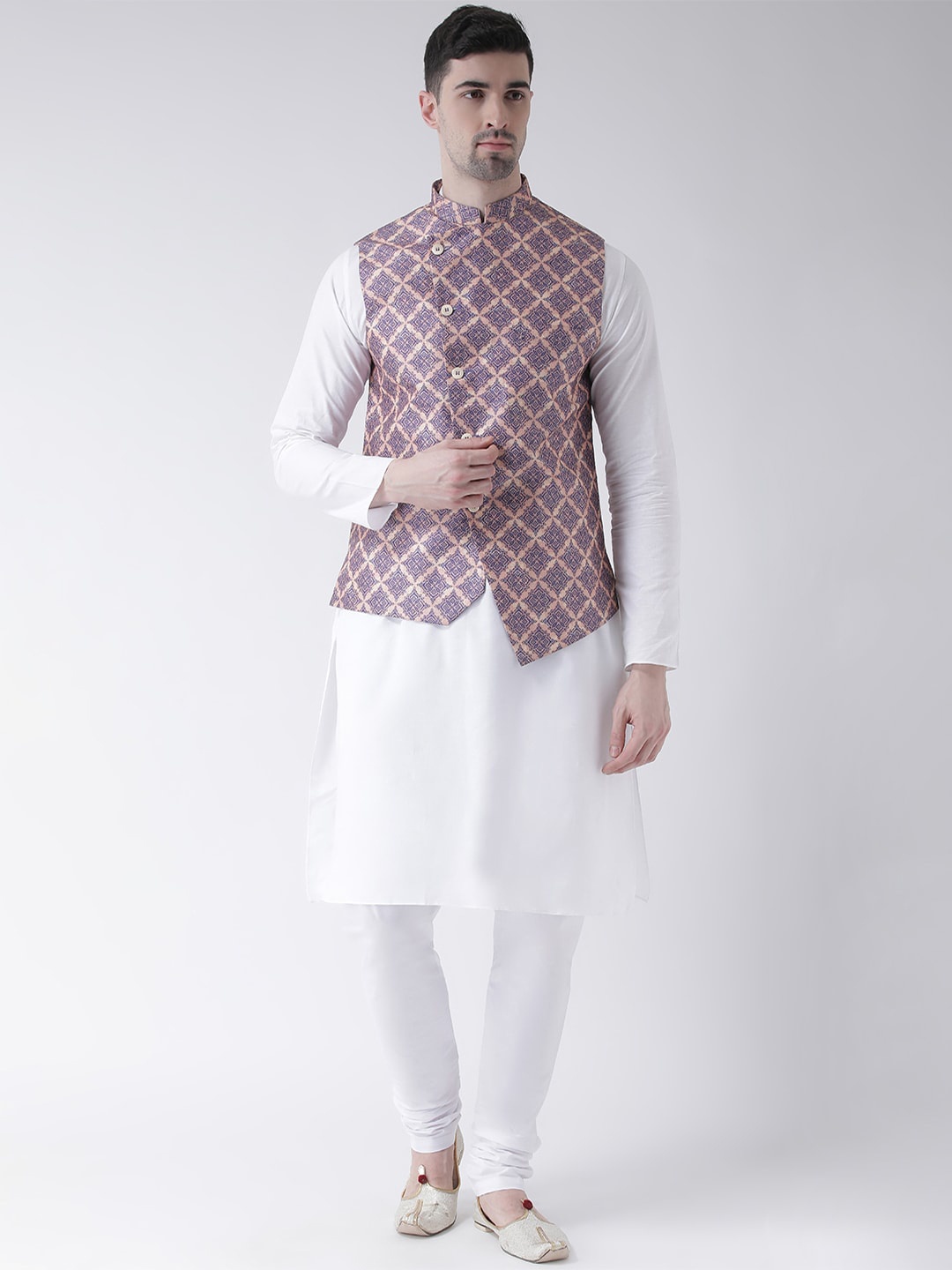 

TABARD Men White Solid Kurta with Churidar and Nehru Jacket