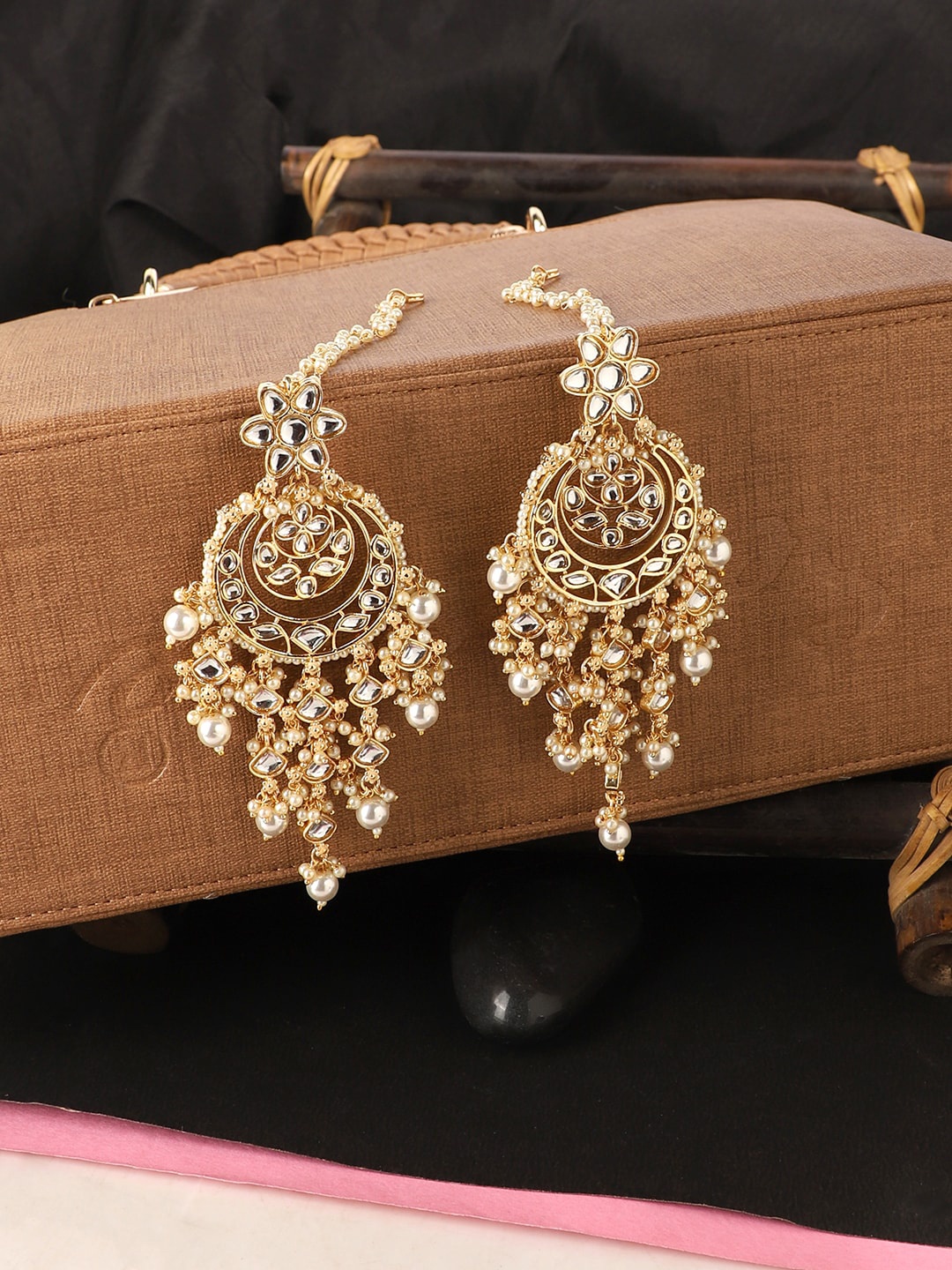 

ANIKAS CREATION Gold-Toned Kundan & Pearl Jadau Chandbalis
