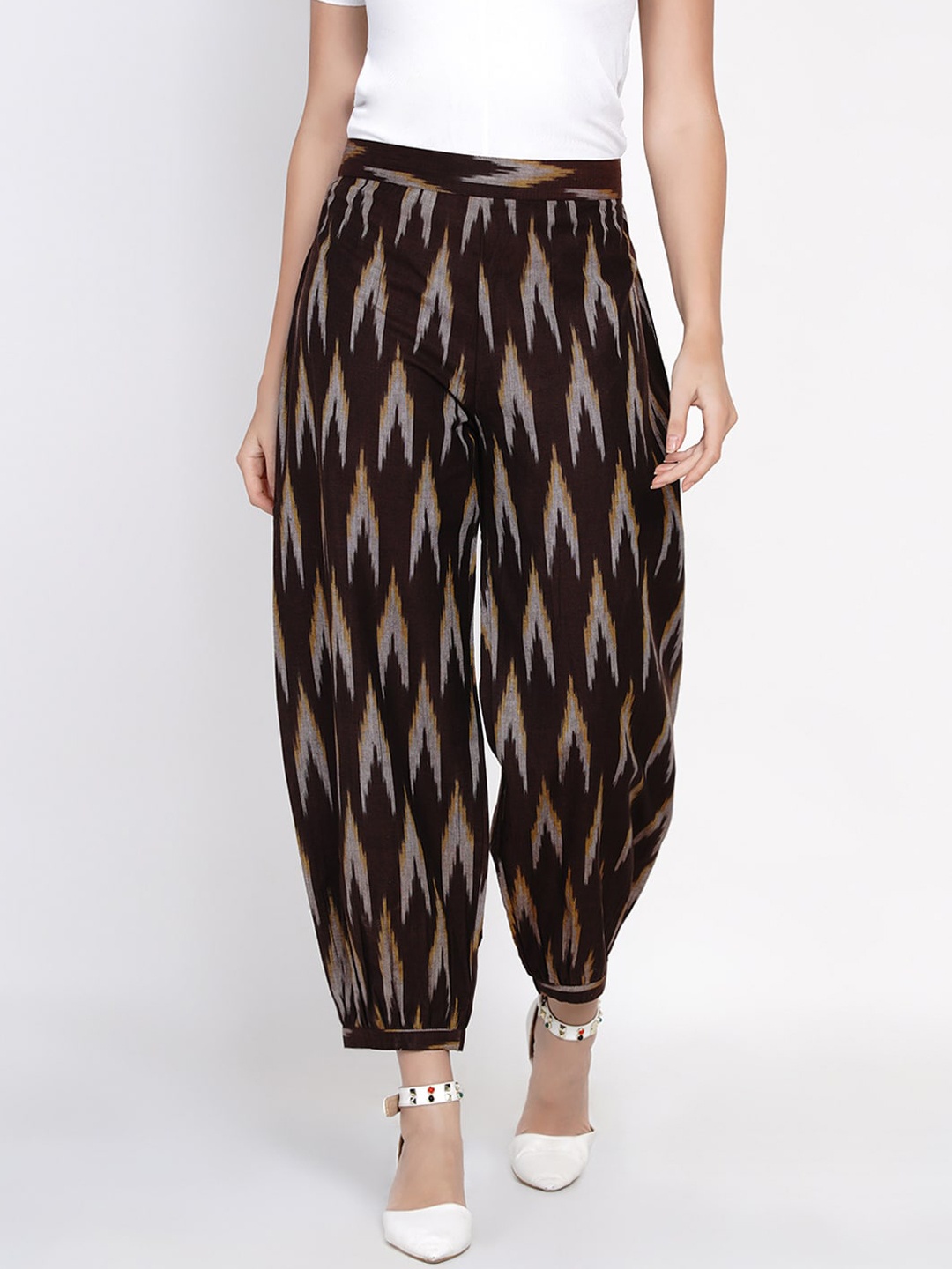 

FABNEST Women Brown & Grey Pure Cotton Loose Fit Printed Regular Trousers