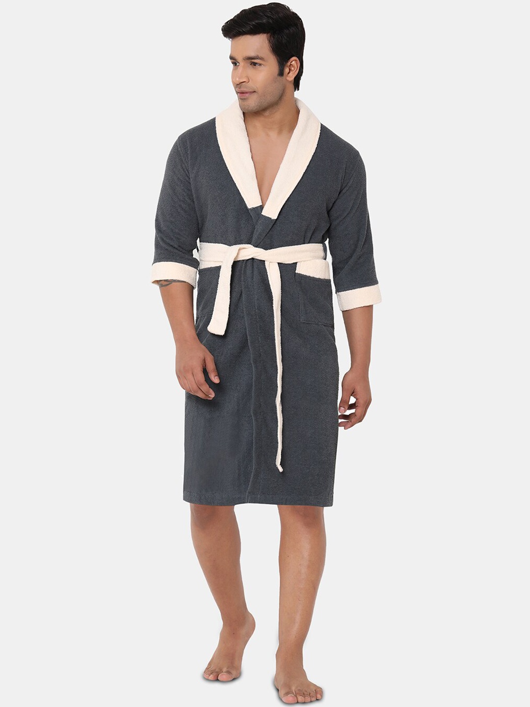 

SPACES Unisex Grey & Cream-Coloured Solid Pure Cotton 300 GSM Bath Robe