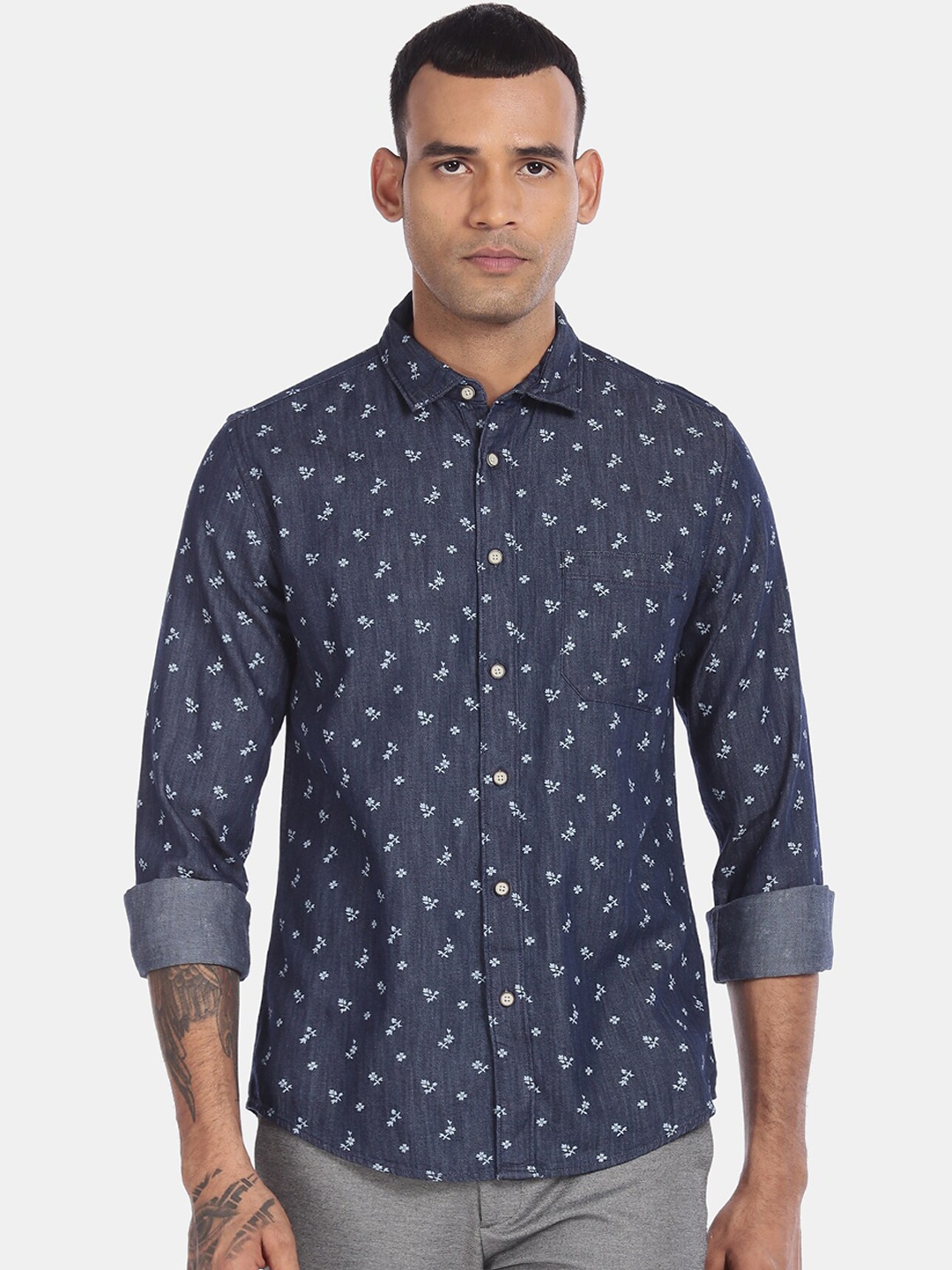 

Cherokee Men Blue Floral Print Pure Cotton Chambray Shirt