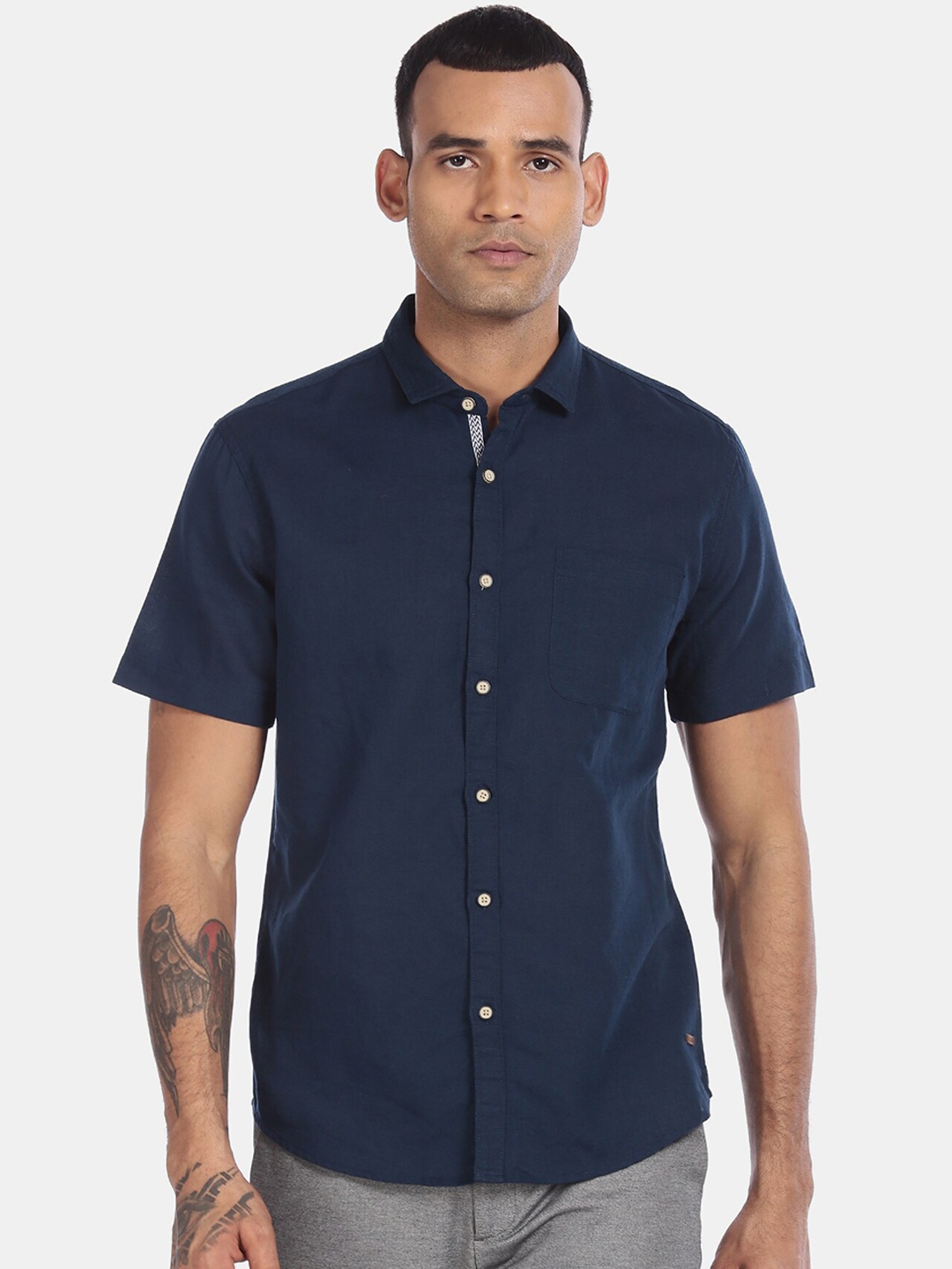 

Cherokee Men Navy Blue Solid Cotton Linen Casual Shirt