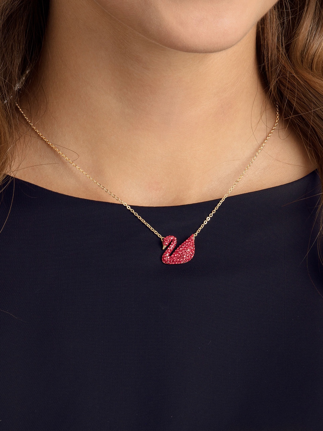 

SWAROVSKI Women Iconic Swan Pendant, Red