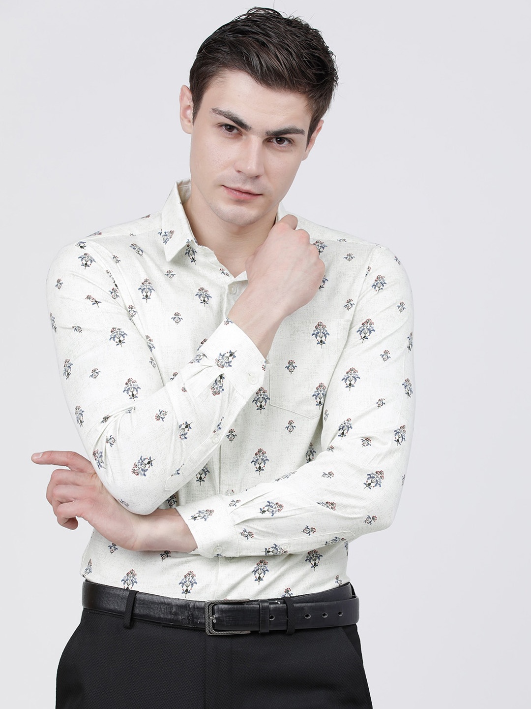 

HIGHLANDER Men Off-White & Black Slim Fit Printed Casual Shirt