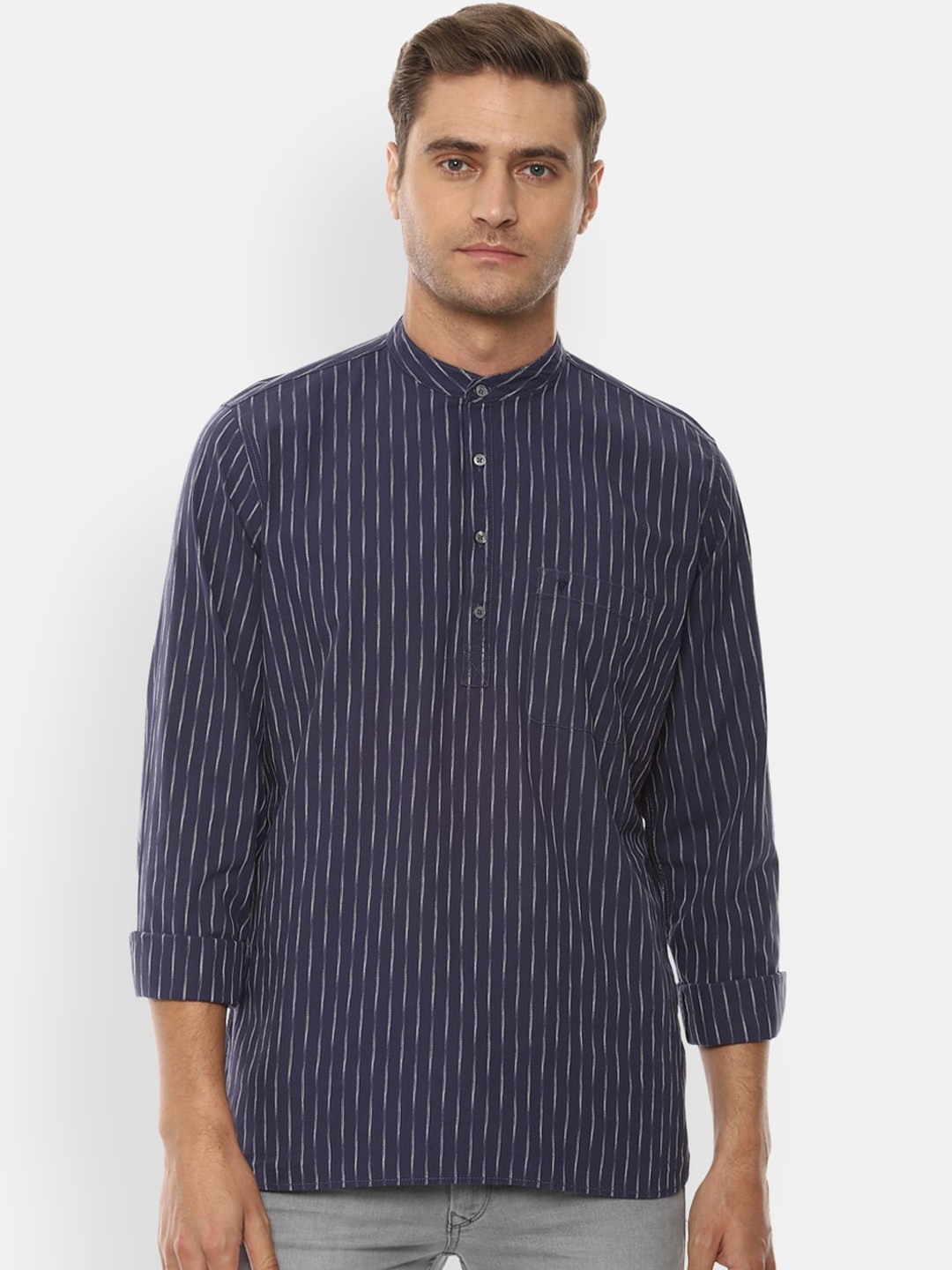 

Van Heusen Sport Men Navy Blue & White Slim Fit Striped Casual Shirt